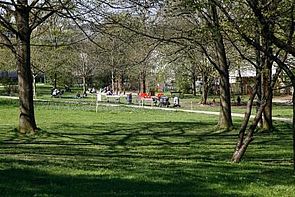 Park Spielplatz Bürgerhaus